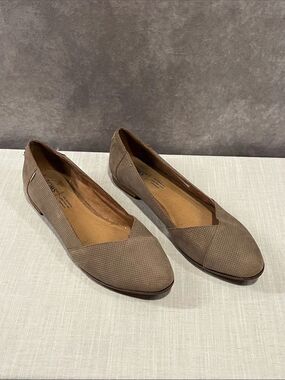 Toms Women's Taupe Perforated Slip-On Flats size 9.5